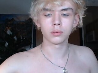 The Most Adorable Camboy You've Ever Seen (4)